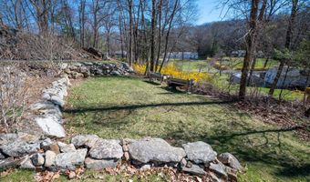 11 Spruce Mountain Trl, Danbury, CT 06810