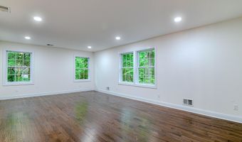 58 Fish Hawk Dr, Middletown, NJ 07748
