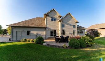 907 St Andrews Dr, Beresford, SD 57004