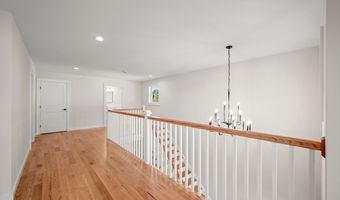 8 Fieldstone Ct 8, Bethel, CT 06801