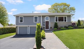 26 Leawood Dr, Cranston, RI 02920