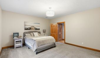 6040 White Ash Ct, Avon, IN 46123