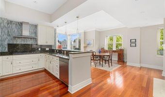 341 Thames St 209 S, Bristol, RI 02809