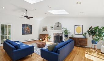 24 Wildflower Rd, Barrington, RI 02806