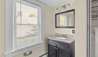 18 Rhode Island Ave 3, Newport, RI 02840