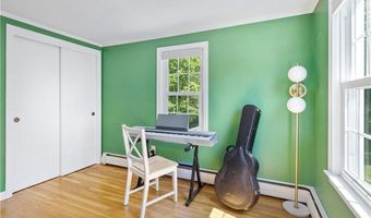 111 Juniper Dr, North Kingstown, RI 02852