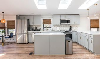 2 Shady Oak Ln, Arden, NC 28704