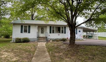 449 OAK St, Big Sandy, TN 38221