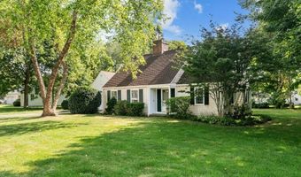8 North Dr, Middletown, RI 02842