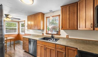 62 Pembroke Ln, Coventry, RI 02816