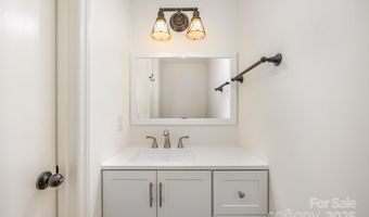 3709 Willow Point Dr, Charlotte, NC 28277