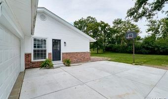 413 Claymont Dr, Ballwin, MO 63011