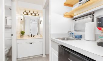 2450 Prince Edward St 506A, Honolulu, HI 96815