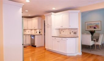 65 Huguenot Dr, East Greenwich, RI 02818