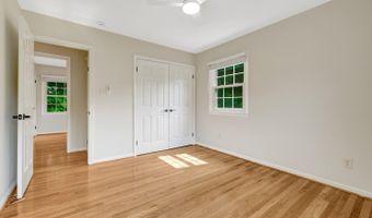 4003 KLOMAN St, Annandale, VA 22003