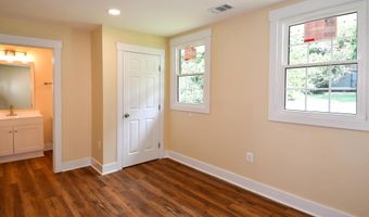 5523 HALWIS St, Alexandria, VA 22303