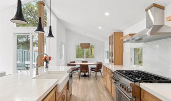 37 Gilberts Path, Amagansett, NY 11930