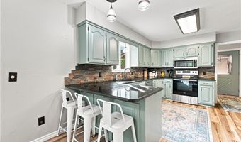 72 Elizabeth Dr, Bella Vista, AR 72715