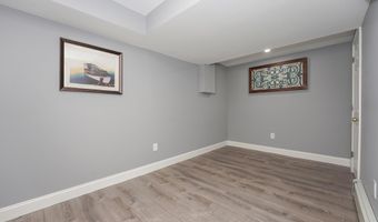 240 Oak St, Centerville, MA 02632