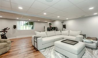 33 Rosewood Ln, Cumberland, RI 02864