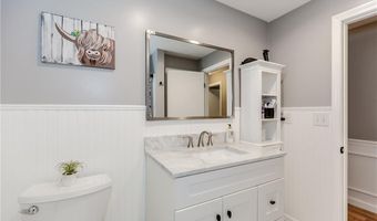 10 Pembroke Dr, Johnston, RI 02919