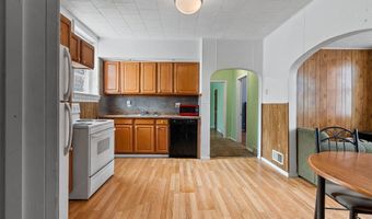 323 5TH St, Algoma, WI 54201