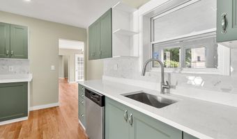 5 Bartlett St, Allenstown, NH 03275