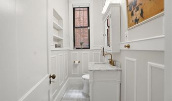 210 8TH St SE, Washington, DC 20003
