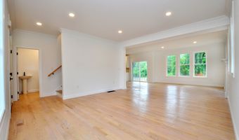 81 Club Dr, Berlin, CT 06037
