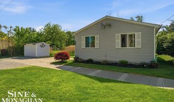 2122 Michigan St, Algonac, MI 48001