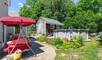 30 Loring Rd, Bristol, RI 02809