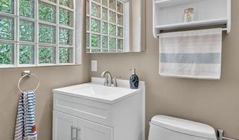 124 Vlasis Dr, Ballwin, MO 63011