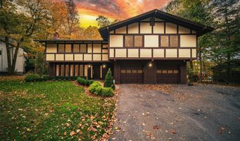 4 Ayr Ct, Airmont, NY 10901