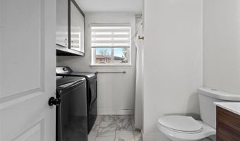 690 S Newark Ct, Aurora, CO 80012