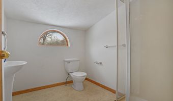 2218 Lee Dr, Akron, OH 44306