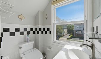 2 Lloyd Pl, Belleville, NJ 07109