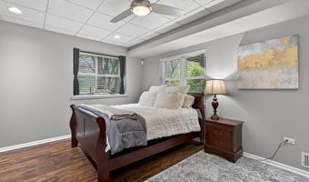 941 Par Dr, Algonquin, IL 60102