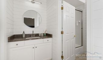 62 Crestview Ln, Banner Elk, NC 28604