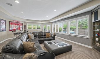 520 Bristol Dr, Aurora, OH 44202
