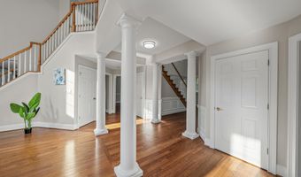 2086 Autumn Hill Dr, Ann Arbor, MI 48103