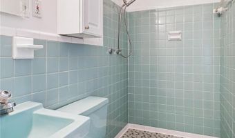 8928 CHELTONHAM Pl, Annandale, VA 22003