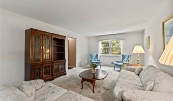 5 Daisy Ct, Airmont, NY 10901