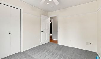 917 E Heatherwood Dr, Brandon, SD 57005