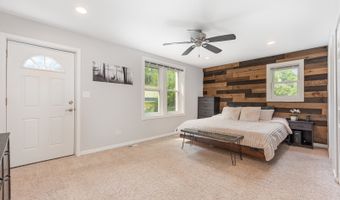 1237 Fox River Dr, Algonquin, IL 60102