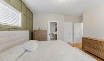 46 Somerset Cir, North Kingstown, RI 02852