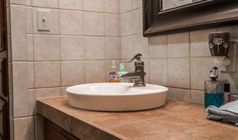 104 Caulder Dr, Chickasha, OK 73018