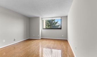 1101 S ARLINGTON RIDGE Rd 214, Arlington, VA 22202
