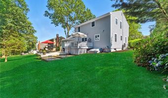 3 Sandy Ln, Bristol, RI 02809