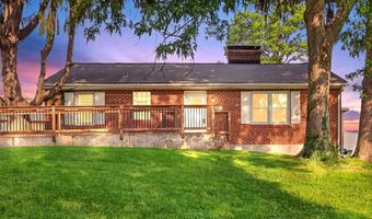 105 N Elm St, Ballwin, MO 63011