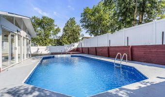8 Mizzen Dr, Barnegat, NJ 08005